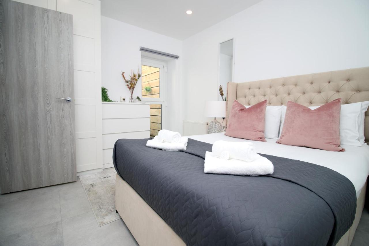 New Spacious 2 Bed Getaway - Private Courtyard! - Underfloor Heating カーディフ エクステリア 写真