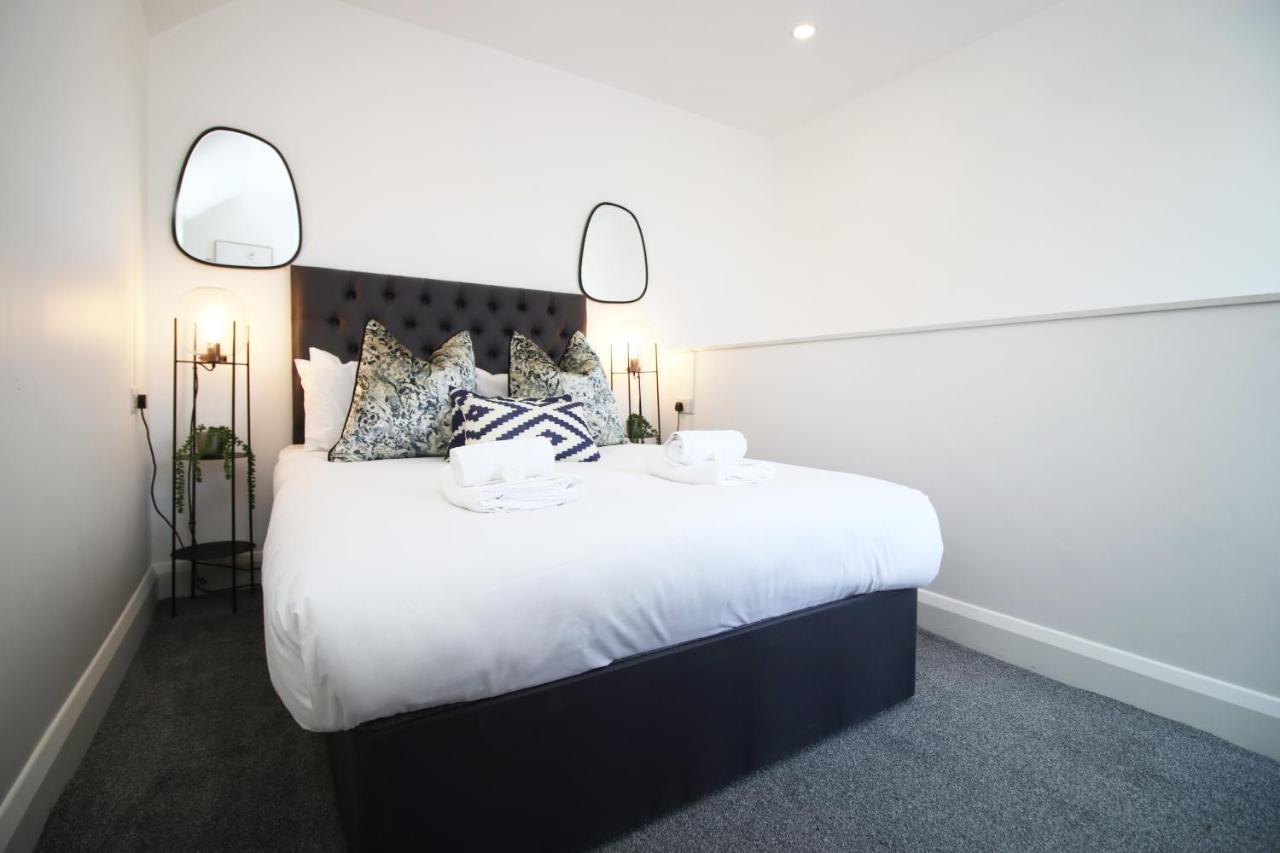 New Spacious 2 Bed Getaway - Private Courtyard! - Underfloor Heating カーディフ エクステリア 写真