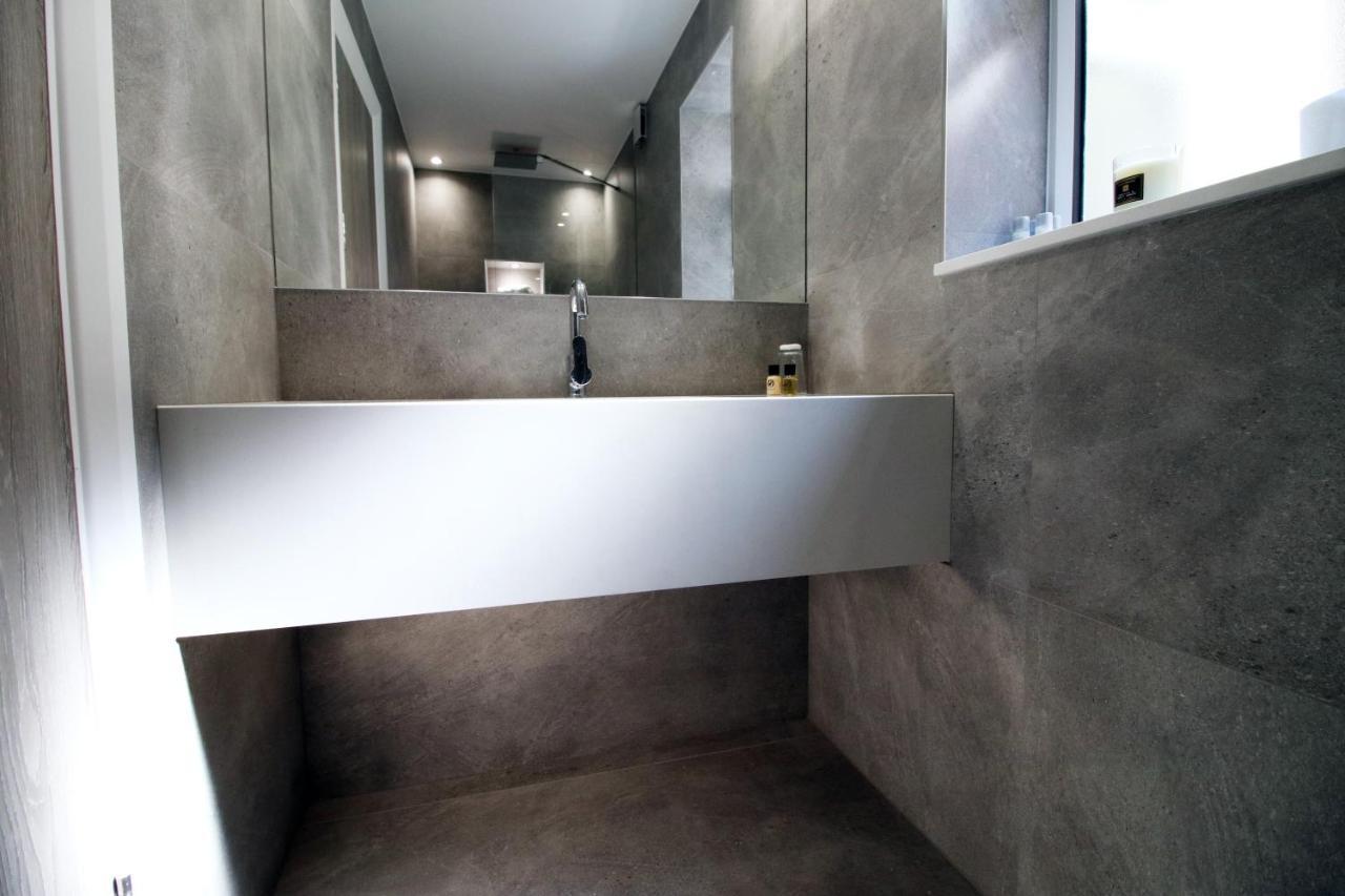 New Spacious 2 Bed Getaway - Private Courtyard! - Underfloor Heating カーディフ エクステリア 写真