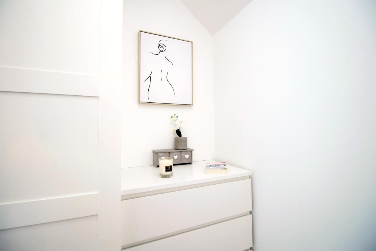 New Spacious 2 Bed Getaway - Private Courtyard! - Underfloor Heating カーディフ エクステリア 写真