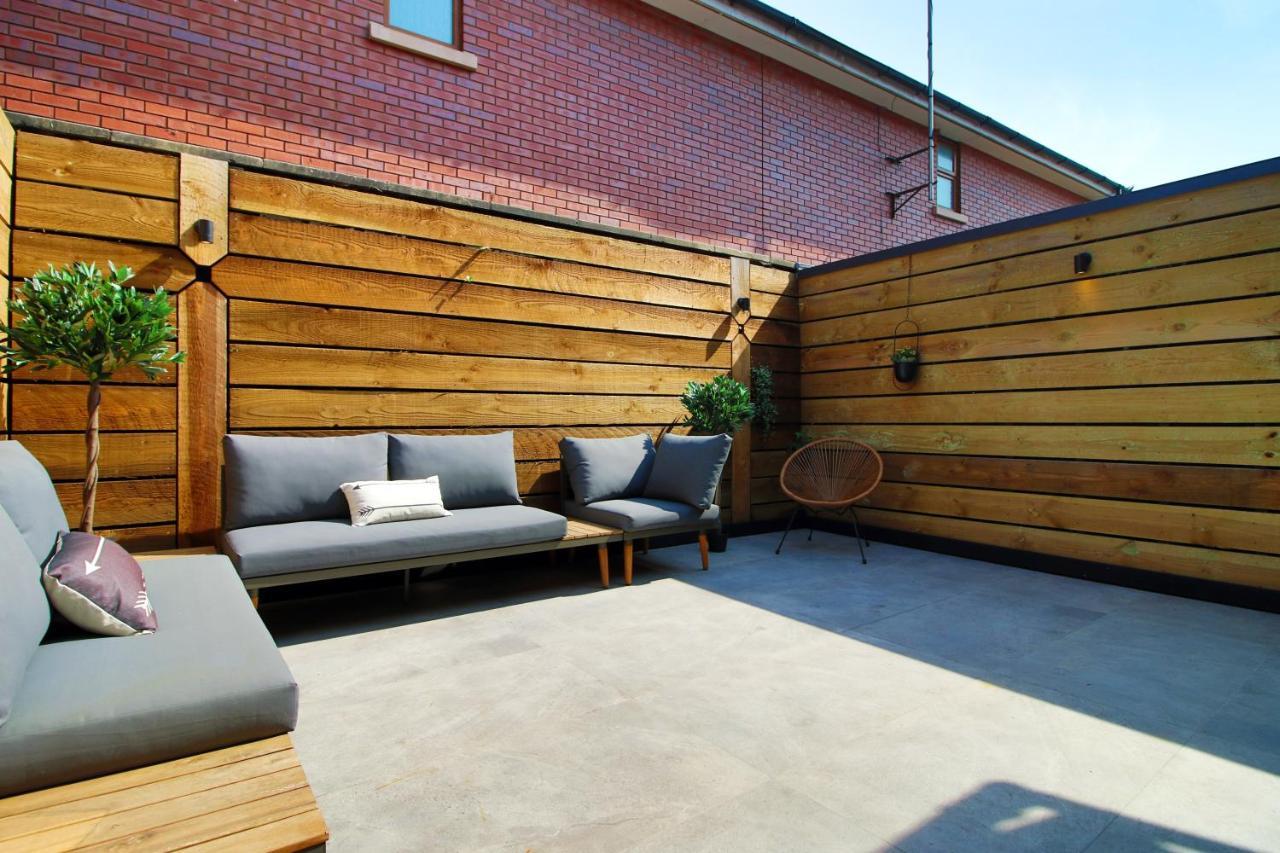 New Spacious 2 Bed Getaway - Private Courtyard! - Underfloor Heating カーディフ エクステリア 写真