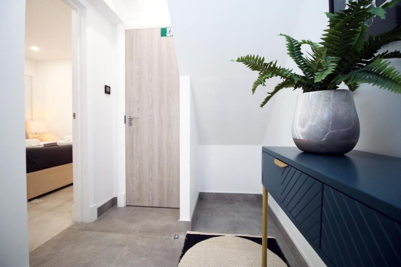 New Spacious 2 Bed Getaway - Private Courtyard! - Underfloor Heating カーディフ エクステリア 写真