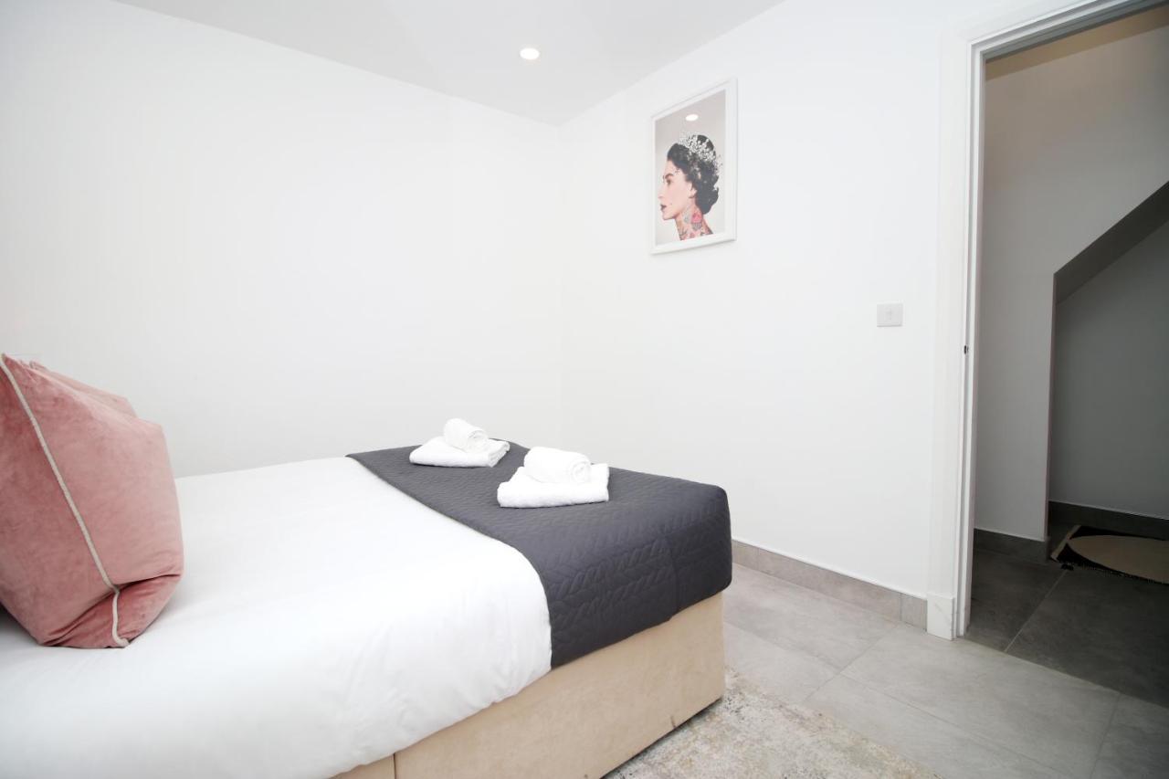 New Spacious 2 Bed Getaway - Private Courtyard! - Underfloor Heating カーディフ エクステリア 写真