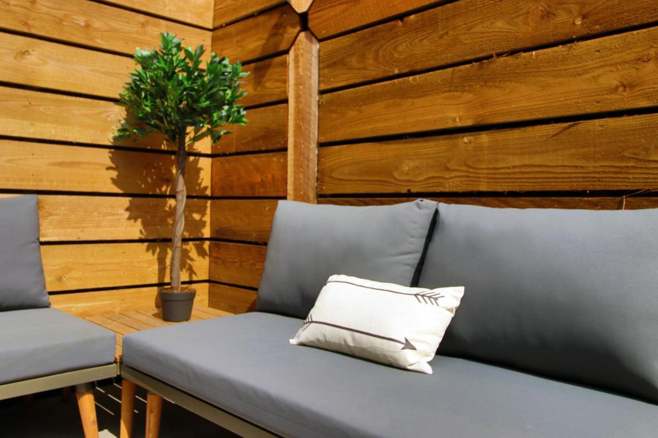 New Spacious 2 Bed Getaway - Private Courtyard! - Underfloor Heating カーディフ エクステリア 写真