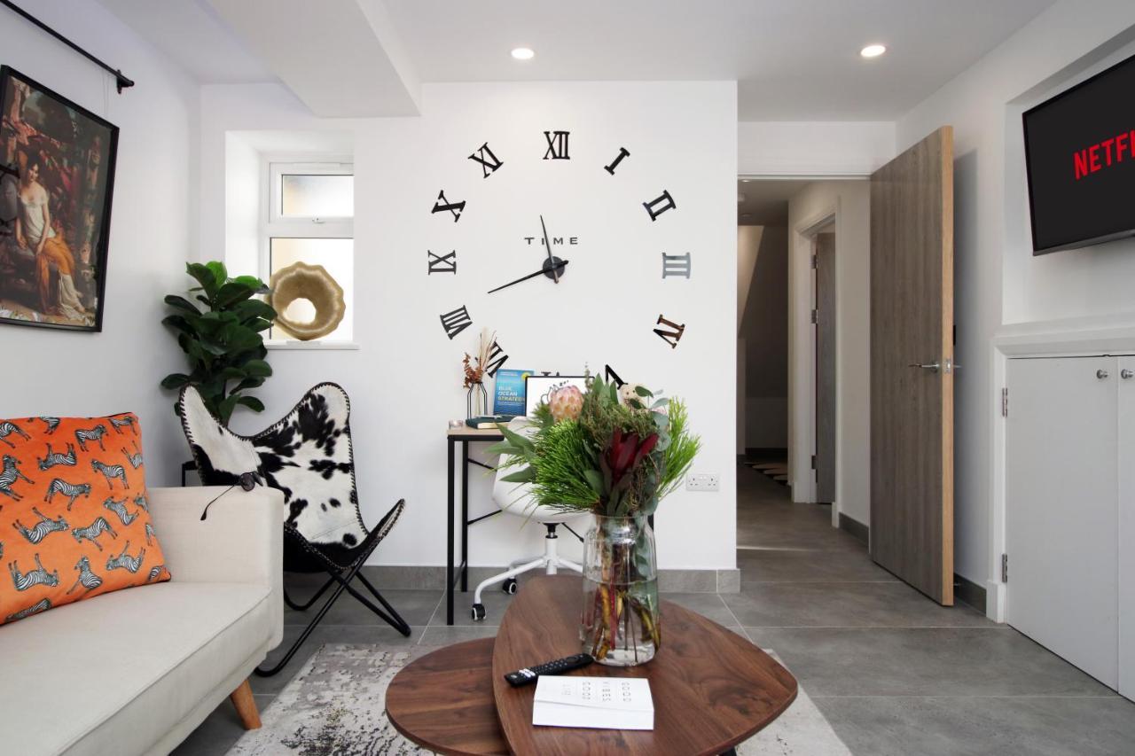 New Spacious 2 Bed Getaway - Private Courtyard! - Underfloor Heating カーディフ エクステリア 写真